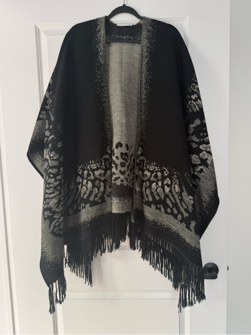 Peter Nygård Black and White Knit Top
